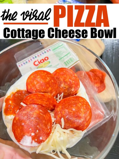 This Pizza Cottage Cheese Bowl is going viral for a reason. It's a delicious, creamy, full of flavor, protein and low carb lunch option that is ready in minutes. Cottage Cheese Diet, Cottage Cheese Bowls, Cottage Cheese Bowl, Cottage Cheese Recipes Healthy, Cheese Bowl, Protein Pizza, Pizza Bowl, Protein Bowls, Healthy High Protein Meals