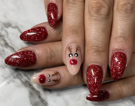 Red Nails With Reindeer, Christmas Nails With Reindeer, Christmas Reindeer Nails, Reindeer Christmas Nails, Christmas Nails Reindeer, Reindeer Nails, Deer Nails, Vogue Nails, Red Christmas Nails