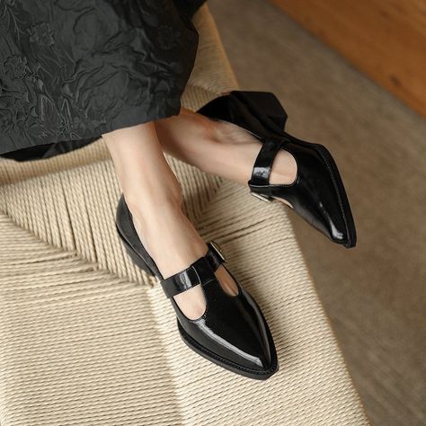 Ivory Shoes Outfit, Pointed Sandals, Block Heel Shoes For Women, Pointed Loafers For Women, Cute Dress Shoes, Pointed Shoes, Chiko Shoes, Professional Shoes Women, How To Wear Loafers Women