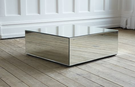 Square coffee table made entirely of mirrored glass. Mirror Table Design, Mirrored Sofa Table, Glass Coffee Table Decor, Espresso Coffee Table, Square Glass Coffee Table, Modern Square Coffee Table, Sofa Table Decor, Coffee Table Pictures, Acrylic Coffee Table