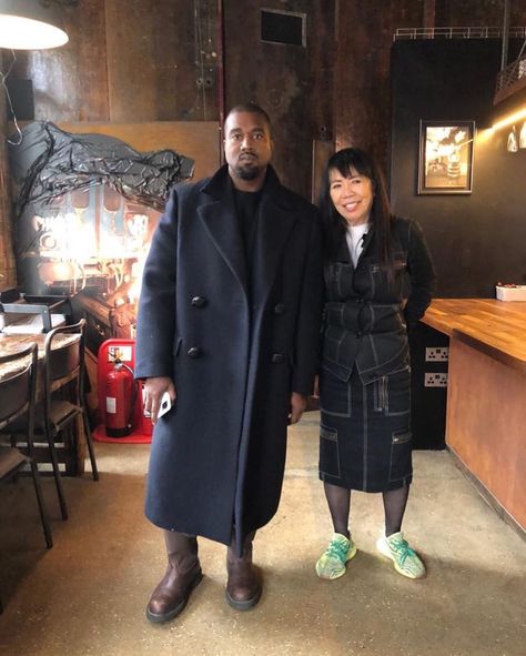 Photos Of Kanye West – Fanpage on Instagram: “Kanye at the @MichikoKoshino atelier in London today (10.10.20) ⠀ ⠀ ⠀ ⠀ ⠀ #KanyeWest #Ye #Yeezy #Kanye #West • Follow @photosofkanye for…” Kanye West Outfits, Kanye Fashion, London October, Kanye West Style, White Tracksuit, Yeezy Outfit, Nyc Dresses, Navy Coat, London Today