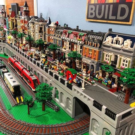 Lego City Display, Big Lego Sets, Lego Train Station, Lego Display Ideas, Big Lego, Lego Wall, Lego Display, Lego Table, City Layout