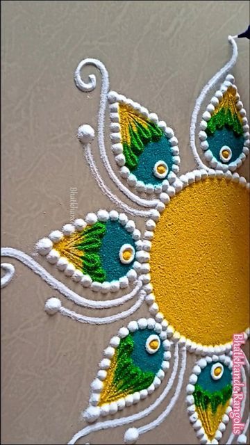 Rangoli With Urli, Simple Aesthetic Rangoli Designs, Rangoli Mandala Designs, Dashera Rangoli Designs, Navratri Rangoli Ideas, Rangoli Designs Aesthetic, Easy Rangoli Ideas Simple, Rangoli Ideas Creative For Competition, Rangoli Simple Design Easy