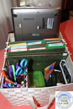 Mobile Office Ideas, Office On The Go, Home Office Organisation, Small Office Organization, Office Design Diy, Diy Office Organization, Home Health Nurse, Work Cubicle, Tiny Office