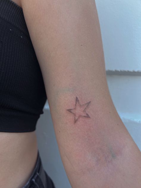 Dot Star Tattoo, Stipple Star Tattoo, Dotted Star Tattoo, Two Star Tattoo, Star Tattoo Aesthetic, Dotted Tattoo Design, Fineline Star Tattoo, Dots Tattoo, Fine Line Star Tattoo