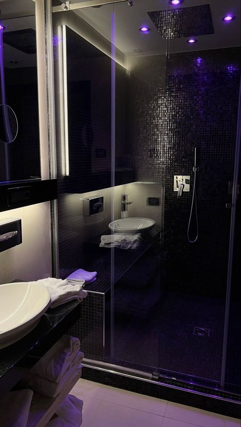 Bathroom At Night Aesthetic, Night Bathroom Aesthetic, Led Light In Bathroom, Big Shower Aesthetic, Night Shower Aesthetic, Baddie Bathroom, Dark Bathroom Aesthetic, Black Apartment Aesthetic, Bathroom At Night