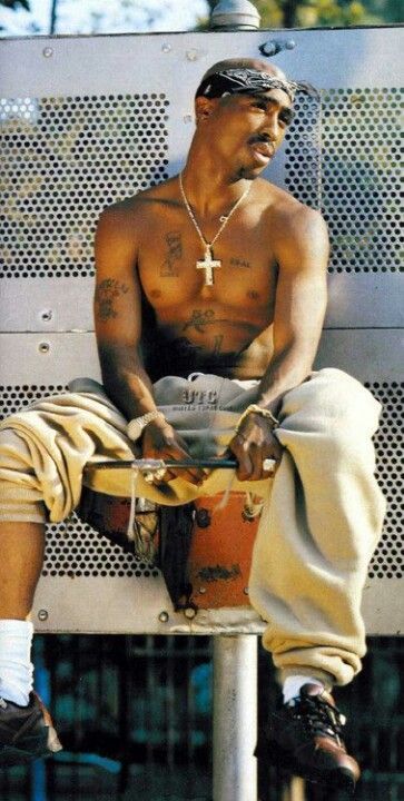 Tupac Poster, Tupac Photos, Tupac Art, Tupac Wallpaper, Looks Hip Hop, Wow Photo, Tupac Pictures, Real Hip Hop, Rap Aesthetic