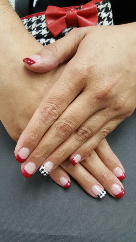 Alabama Crimson tide nails. Roll tide Alabama Football Nails Crimson Tide, Roll Tide Nails, Alabama Nail Designs, Crimson Tide Nails, Alabama Nails Crimson Tide, Crimson Nail Designs, Alabama Football Nails, Alabama Nail Art, Alabama Nails