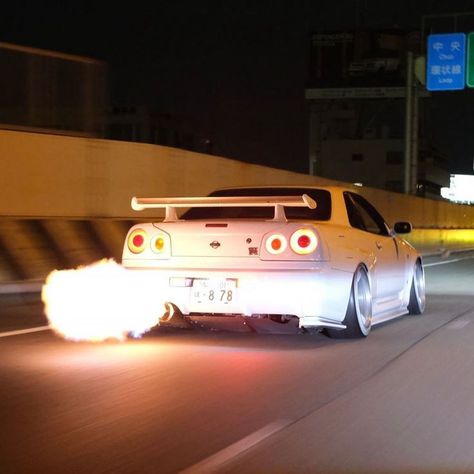 Jdm White Nissan Gtr, Jzx100 Chaser, Jdm Vibes, Skyline Car, White Nissan, Nissan R34, Jdm Nissan, Nissan Skyline R34, Car Drift