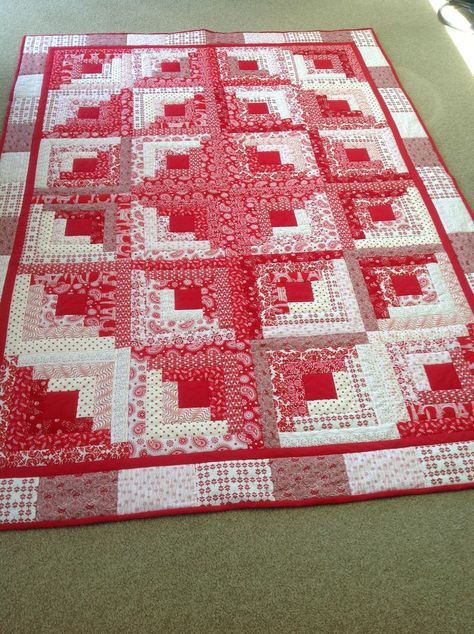 My red and white log cabin! Log Cabin Quilt Blocks Layout, Red Log Cabin Quilts, Red And White Quilts Patterns, Logcabins Quilt Pattern, Red Quilts Ideas, Log Cabin Quilts Layouts, White Log Cabin, Cabin Layout, Log Cabin Patchwork