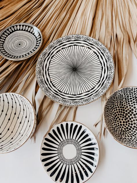 Boho Kitchen Plates, Dishes Sets Boho, Boho Dishware, Black And White Boho Kitchen, Boho Kitchenware, Boho Dinnerware, Spain Airbnb, Bohemian Dishes, Boho Style Interior Design