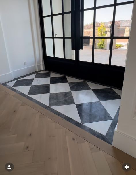 Black And White Tiles Entryway, Black And White Marble Entryway, Black And White Tile Foyer, Checkered Tile Entryway, Tile Inlay Wood Floor Entryway, Black And White Tile Entryway, Foyer Tile Ideas Entryway, Black And White Foyer, Foyer Tile Ideas