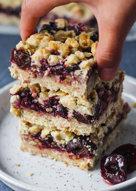 Cherry Oat Bars – It's All Good Vegan Oatmeal Granola Recipe, Blueberry Recipes Easy, Oatmeal Granola, Blueberry Bars, Cherry Bars, Blueberry Oatmeal, Blueberry Desserts, Dessert Aux Fruits, Oat Bars