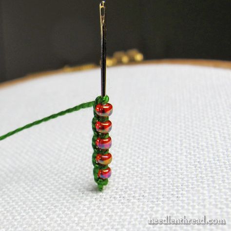 How to stitch a fully beaded drizzle stitch in hand embroidery Brazilian Embroidery Stitches, Cloth Embroidery, How To Stitch, Aida Cloth, Embroidery Stitches Tutorial, Hand Embroidery Projects, Learn Embroidery, Brazilian Embroidery, Silk Ribbon Embroidery