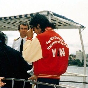 Michael Jackson 1988, Mj Bad, Michael Jackson Bad Era, Hee Man, Michael Jackson Rare, Photos Of Michael Jackson, Michael Jackson Smile, Jackson Bad, Michael Jackson Bad