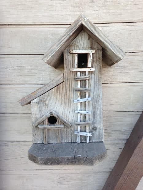 Diy Rustic Birdhouse, Unique Bird Houses Diy Rustic Birdhouses, Rustic Bird Houses, Barnwood Bird Houses, Driftwood Bird Houses Rustic Birdhouses, Ladybug House, Barn Birdhouses, Backyard Birds Sanctuary, Birdhouse Projects