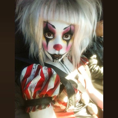 Adorable sinister clown Creepy Clown Makeup, Scary Clown Makeup, Horror Make-up, Female Clown, Creepy Halloween Makeup, Halloween Clown, Cute Clown, Horror Makeup, Scary Clowns