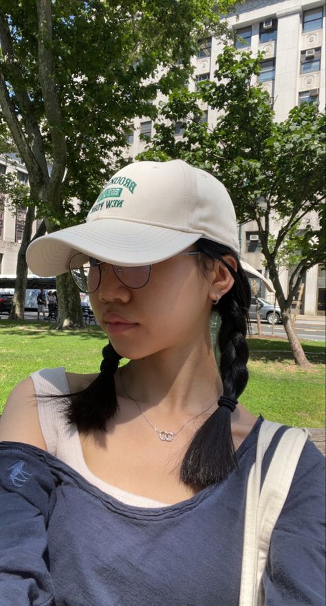 Baseball Cap With Braids, Cap And Glasses Outfit, Hat And Glasses Outfit, Cute Baseball Hat Hairstyles, Cap Hairstyles Aesthetic, Baseball Hat Hairstyles Long, Braids With Hat, Hat With Glasses, Track Hair