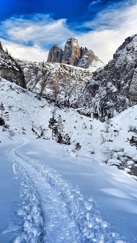 tre cime escursione invernale Skiing Aesthetic, Mountain Vibes, Sore Eyes, Snow Mountain, Christmas Wallpaper, Winter Snow, Natural Wonders, Glamping, Skiing