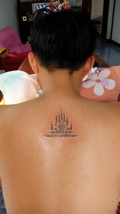 Small Thailand Tattoo Ideas, Small Sak Yant Tattoo, Small Thai Tattoo, Thailand Tattoo Thai Art, Gao Yord Tattoo, Sak Yant Back Tattoo, Buddism Tattoo Ideas, Thai Style Tattoo, Thai Sak Yant Tattoo