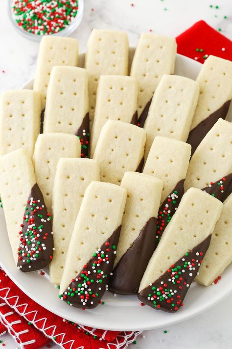 Cookies Shortbread, Shortbread Cookies Easy, Chocolate Dipped Cookies, Best Christmas Cookie Recipe, Cookie Sticks, Sugar Cookie Icing, Chewy Sugar Cookies, Dipped Cookies, Shortbread Cookie Recipe