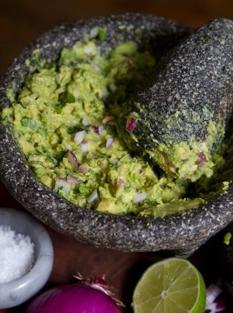 Perfect Guacamole, Best Guacamole Recipe, Mexican Cooking, Guacamole Recipe, Recipe 30, Raw Food, Tahini, Appetizer Snacks, Guacamole