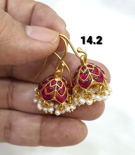 Small Butta Earrings Gold, Hook Earrings Indian Gold, Small Jumkas For Daily Use, Diamond Earrings Indian Daily Wear, Small Jhumki Earrings Gold, Unique Beaded Jewelry, Diamond Earrings Online, Small Earrings Gold, Gold Jhumka Earrings