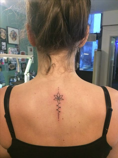 Collar Bone Tattoo Quotes, Lotusblume Tattoo, Bone Tattoo, Unalome Tattoo, Neck Tattoos Women, Tattoos For Women Flowers, Tattoo Quotes For Women, Collar Bone Tattoo, Discreet Tattoos