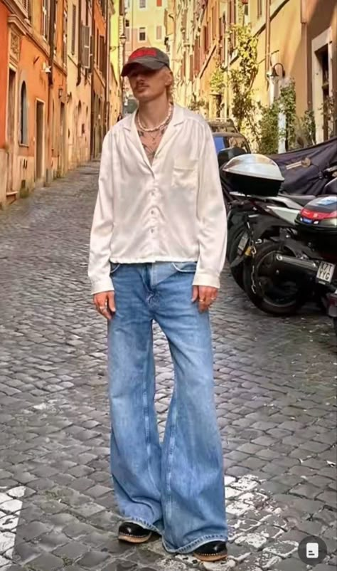 70s Aesthetic Fashion, Pinterest Boy, Flare Jean Outfit, Boho Street Style, Flare Jeans Outfit, Oversize Outfit, Jeans Outfit Men, Genderless Fashion, 70s Outfits