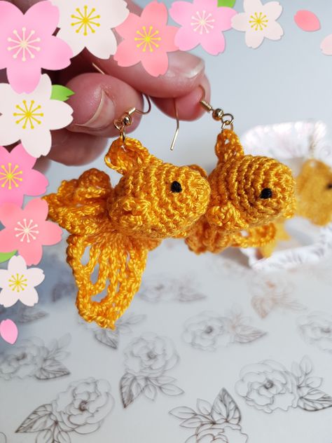 Crochet Earrings Amigurumi, Crochet Head Accessories, Amigurumi Earrings, Goldfish Earrings, Crocheted Earrings, Crochet Fish, Crochet Earrings Pattern, Crochet Bee, 자수 디자인