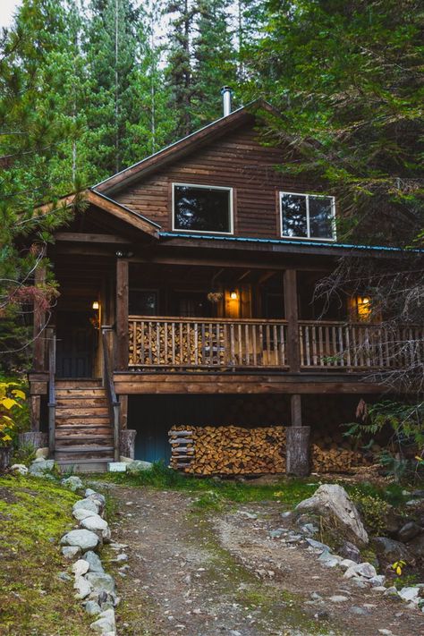 Off Grid Clothing, Off Grid Family Aesthetic, Home Design Blueprints, Cozy Off Grid Cabin, Living In A Forest, Alaskan Cabin Off The Grid, Off Grid Family Home, Off Grid Homestead Aesthetic, Living In The Woods Off Grid