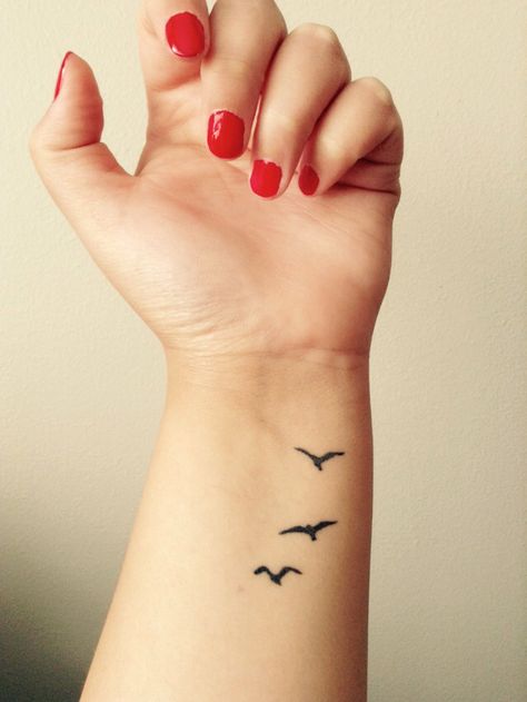 My birds in flight wrist tattoo. Totally in love! Flying Birds Tattoo, Small Bird Tattoos, Tiny Bird Tattoos, Small Foot Tattoos, Tattoo On Wrist, Cute Tattoos On Wrist, Bird Tattoo Wrist, Flying Bird Tattoo, Small Bird Tattoo