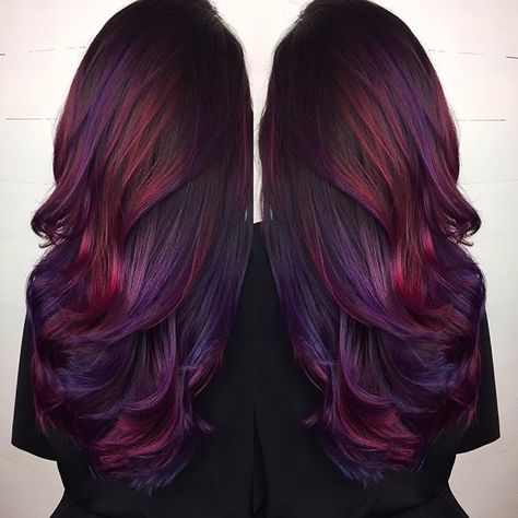 Dark Brown Hair with Purple and Deep Red Highlights Pelo Color Borgoña, Hair Color Purple, Ombre Hair Color, Cool Hair Color, Great Hair, Hair Dos, Ombre Hair, Purple Hair, Gorgeous Hair