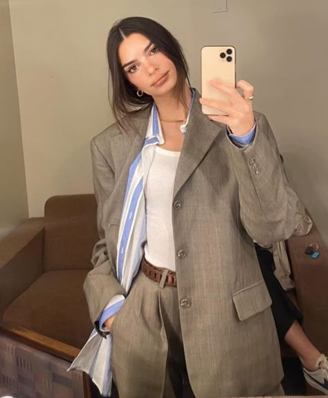 Emily Ratawosky, Vintage Blazers, Uni Fits, The Zoe Report, Best Shirt, Vintage Suits, Model Aesthetic, Winter 23, Kaia Gerber