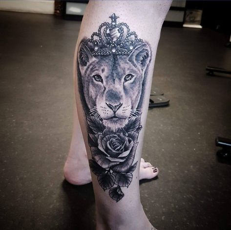 Details Tattoo, Lion Tattoo On Thigh, Female Lion Tattoo, Crown Tattoos For Women, Lion With Crown, Crown Tattoos, Lioness Tattoo, Petit Tattoo, Crown Tattoo Design