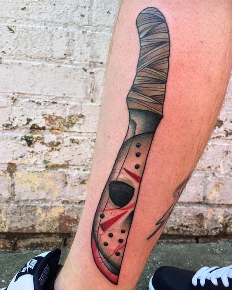 🅰🅻🅴🆇 🅱🅰🅲🅷 🖕🏻 on Instagram: “Such a good day today. Loved doing this one. #tattoo #tattooed #tattooart #tattooedguys #fridaythe13th #fridaythe13thtattoo #jasonvoorhees…” Jason Knife Tattoo, Machetes Jason Tattoo, Friday The 13th Tattoo Jason, Jason Mask Tattoo, Jason Voorhees Tattoo, Scary Tattoo Ideas, Jason Tattoo, Horror Tattoo Ideas, Mars Tattoo