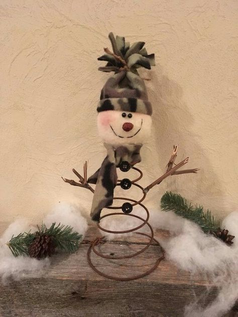 Bed spring snowman Mattress Spring Crafts, Bed Spring Crafts, Bed Spring, Snowman Crafts Diy, Primitive Crafts, Holiday Crafts Christmas, Snowman Crafts, Spring Art, Christmas Ornament Crafts