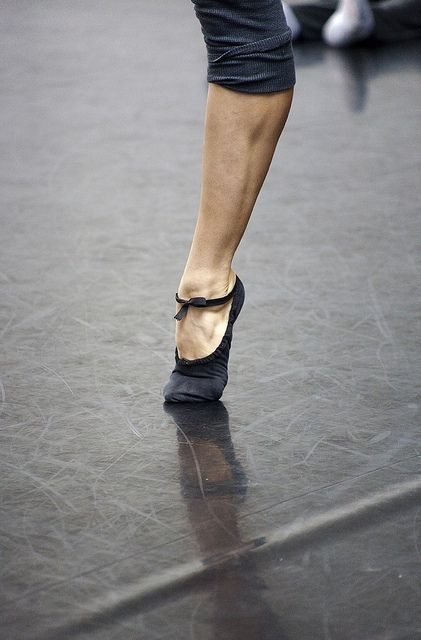 Alonzo King Lines Ballet Demi Pointe, Point Ballet, Dance Rehearsal, Double Rose, Dance Like No One Is Watching, Dance Movement, People Dancing, Pointe Shoes, Dance Photos