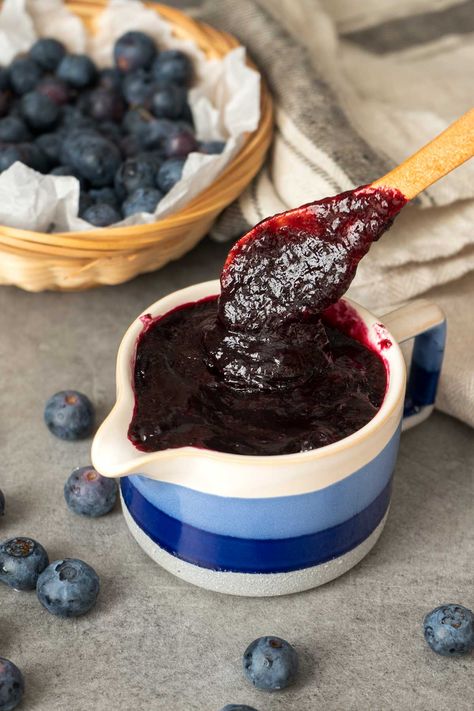 Simple easy steps on how to make your own blueberry coulis sauce at home. Adjust the sweetness to your liking. Make it chunky or smooth, your choice. Blueberry Coulis, Tiny Bellies, Coulis Recipe, Compote Recipe, Blueberry Compote, Chia Jam, Fruit Compote, Blueberry Sauce, Couple Cooking