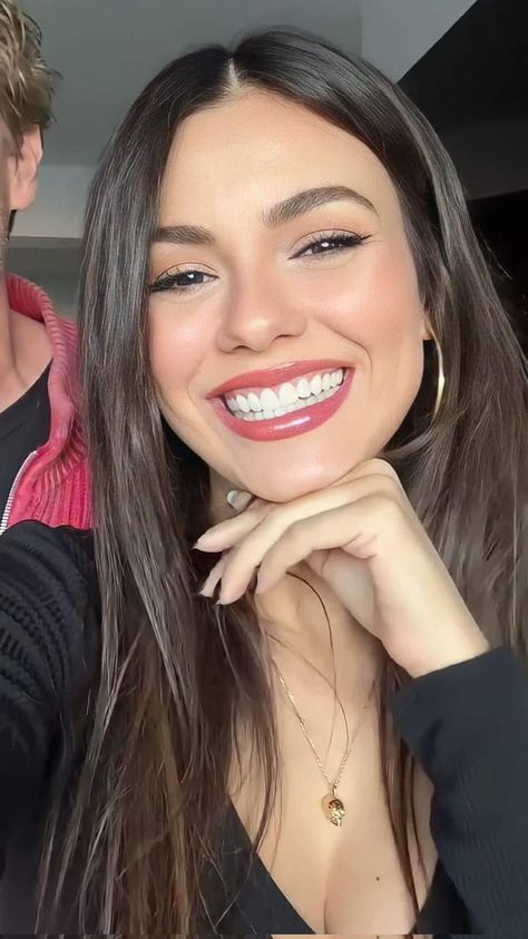 Victoria Justice Hair, Victoria James, Band Photoshoot, Spring Hair Color, Model Outfit, Spring Hairstyles, Girl Inspiration, Victoria Justice, Perfect Woman