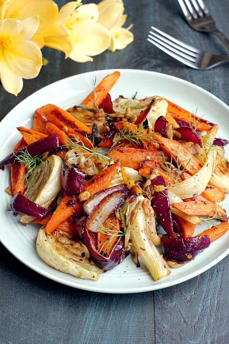 Non Traditional Thanksgiving Dinner, Roasted Fennel Salad, Chicken Fennel, Fennel Recipes, Roasted Fennel, Two Of A Kind, Veggie Side Dishes, Roasted Carrots, Diet Keto