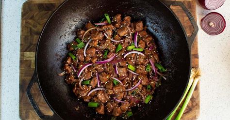 Stir-Fried Duck with Green Onions | Lodge Cast Iron Garlic Chili Sauce, Natural Cooking, Cast Iron Wok, Iron Recipes, Iron Skillet Recipes, Seasoning Cast Iron, Skillet Recipes, Lodge Cast Iron, Cast Iron Skillet Recipes