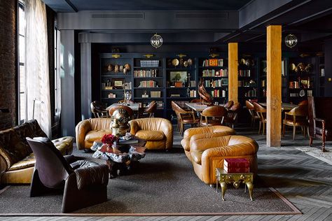 Ken Fulk brings his exuberant eye to the design of San Francisco’s the Battery. The private club was opened last year by Michael and Xochi Birch, founders of the social network Bebo, which sold to AOL in 2008 for $850 million. The five-level, 58,000-square-foot club features several bars, 717b restaurant, a spa and gym, 14 hotel rooms, and a luxurious penthouse suite complete with Viking appliances and a terrace with views of the Bay Bridge. Ken Fulk, Luxurious Penthouse, Motif Art Deco, Прикроватные Тумбочки, Luxury Penthouse, Sofa Lounge, Private Club, Design Del Prodotto, Top Interior Designers