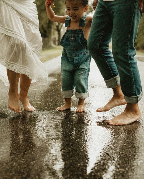 Rainy days with the sweetest family! 🌧️ #rainphotography #rainphotoshoot #creativephotography #creativephotographyideas #creativefamilyphotography #familyphotography #unscriptedposingapp #gpresets #authenticlovemag #tampaphotographer #flphotographer #stpetephotographer #wesleychapelphotographer #sonyphotographer Rainy Family Photos, Rain Family Photoshoot, Rainy Day Family Photoshoot, Rainy Family Photoshoot, Photography In Rain, Cloudy Day Photoshoot, Photography Rainy Day, Rainy Photoshoot, Sunset Maternity Photos