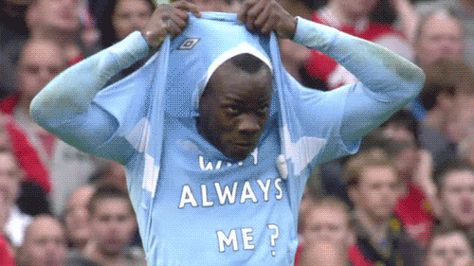 New party member! Tags: soccer manchester city mcfc man city balotelli mario balotelli why always me? why always me Why Always Me, Mario Balotelli, Goal Celebration, Liverpool Players, Football History, Funny Video Clips, Montpellier, Manchester City, Cool Gifs