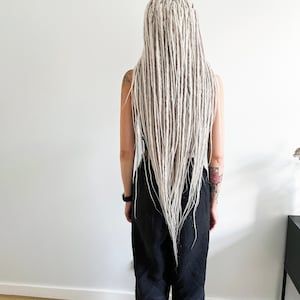 Mijomade Ponytail Dreadlocks: 7 Dreads on a Tie - Etsy Older Woman Dreadlocks, Dreads Diy, Synthetic Dreads Hairstyles, White Braids, Dread Hair, Boho Braid, Blonde Dreadlocks, Braid Extensions, Blonde Dreads