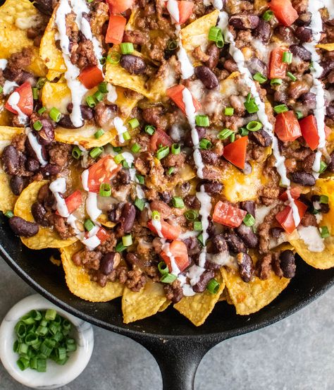 Baked Chili Nachos Chili Nachos Recipe Easy, Chili For Nachos, Chilli Beef Nachos, Chili's Nachos Copycat, Nachos With Chili, Recipe For Nachos, Chili Nachos Recipe, Chilli Nachos, Chili’s Classic Nachos Recipe