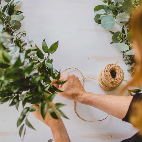 Diy Greenery Garland, Wedding Greenery Garland, Diy Greenery, Cake Smash Inspiration, Mantle Display, Italian Ruscus, Shower Table, Garden Shower, Silver Dollar Eucalyptus