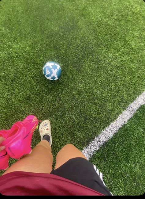 Soccer Injuries, Soccer Poses, Girls Soccer Cleats, Soccer Season, Soccer Inspiration, Soccer Practice, Soccer Boots, Soccer Life, Sports Aesthetic