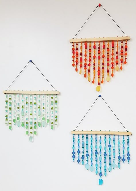 Bead Suncatchers Diy, Glass Gem Suncatcher Diy, Crafts For Adults With Beads, Diy Bead Decorations, Simple Bead Crafts, Glass Bead Wind Chimes, Diy Beaded Decor, Things To Make With Glass Beads, Beading Crafts For Adults